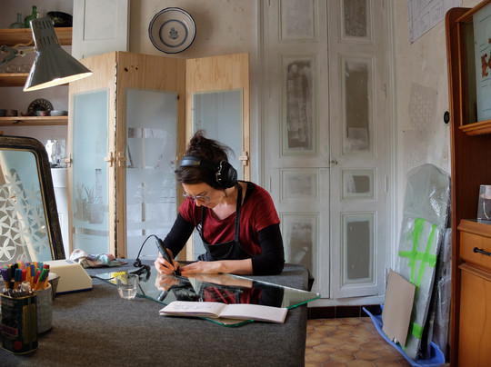 Educational workshop on glass engraving, by Julia Robert