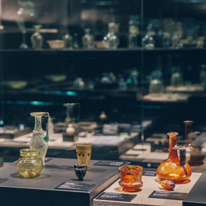 Vitrine du musée du verre de Charleroi Vitrine du musée du verre de Charleroi