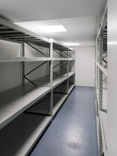 Musée du verre François Décorchemont, aménagement du mobilier des réserves. 2026. Photo  Christian Siloé.